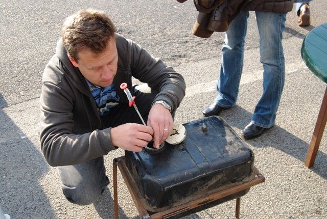 Případně se loví z nádrže zapadlá měrka | Foto: Radek Pecák