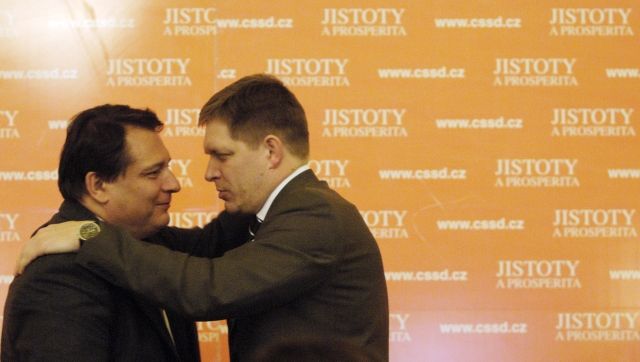 Premiér Jiří Paroubek a předseda slovenské strany SMER-Sociálna demokracia Robert Fico se 7. dubna na pražském Žofíně zúčastnili diskusního ekonomického fóra nazvaného Česká republika na cestě k prosperitě. | Foto: čtk