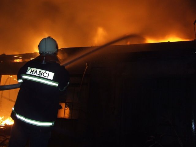 Požár strojírenských hal v Roudnici nad Labem | Foto: Jitka Eretová, HZS Ústeckého kraje