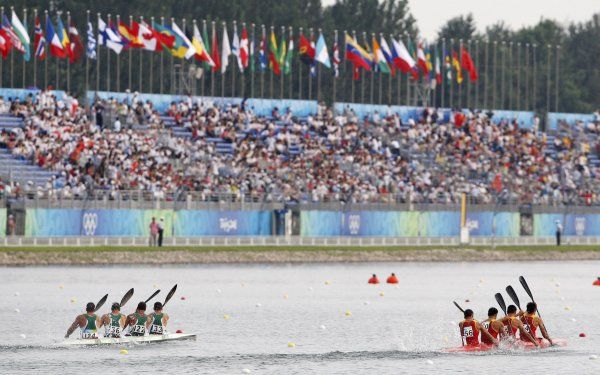 Rychlostní kanoistika nemá tak silné postavení jako veslování. Ani na olympiádě ani v Česku. | Foto: Reuters