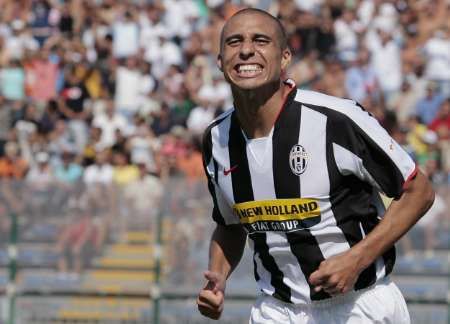 David Trezeguet slaví gól proti Cagliari. | Foto: Reuters