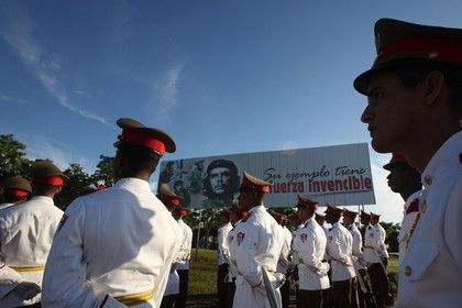 Největší oslavy čekaly samozřejmě Kubu, kde se narozdíl od jiných zemí Guevera vítězství komunistické revoluce dočkal. | Foto: Reuters