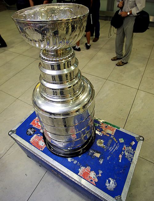 To je on! Slavný Stanley Cup. | Foto: Tomáš Adamec, Aktuálně.cz