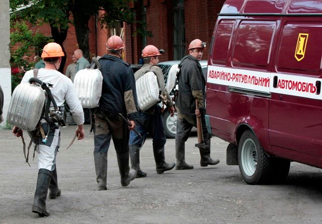 Střídání záchranářských skupin | Foto: Reuters