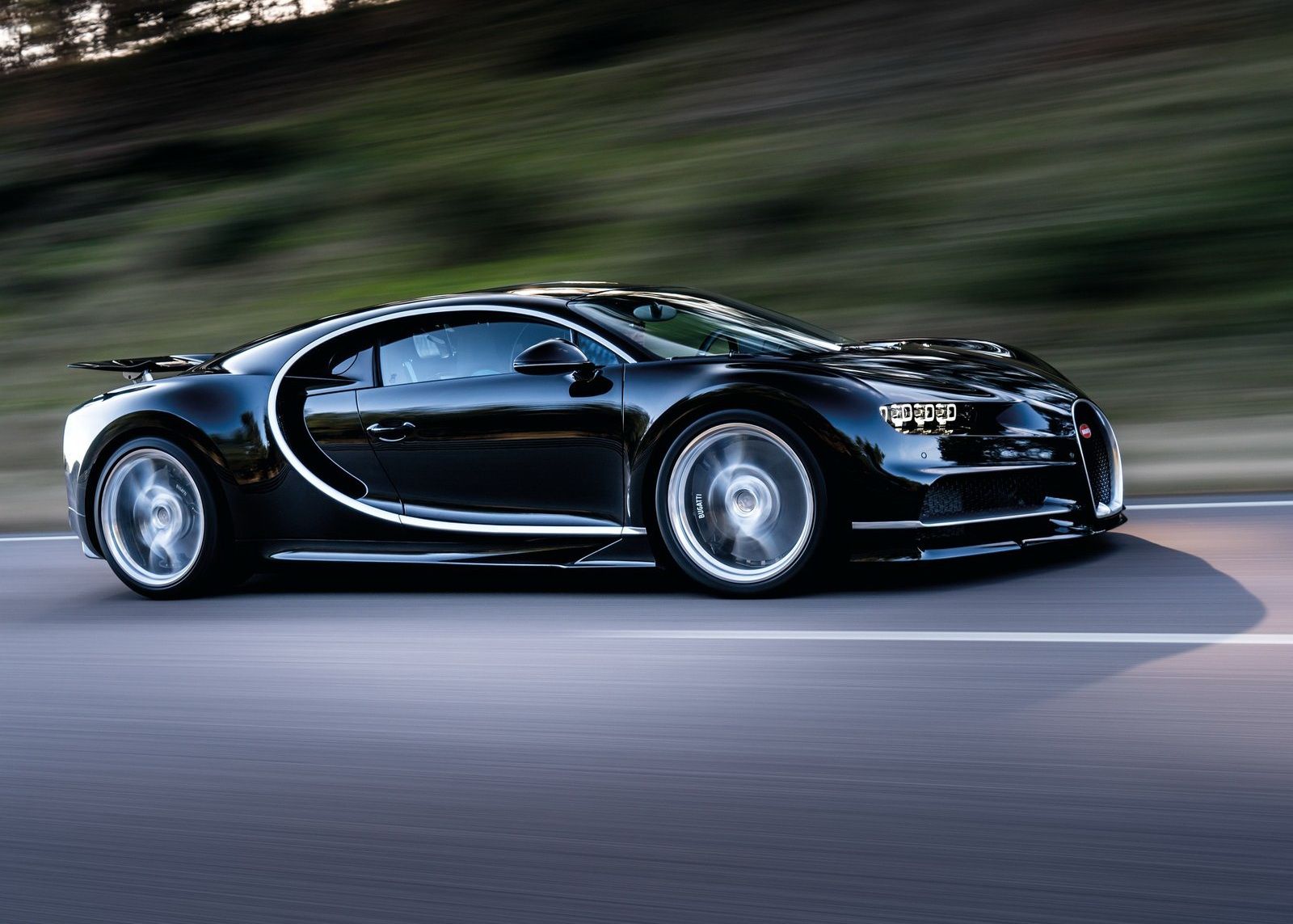 Nové Bugatti Chiron za 65 milionů korun má 1500 koní. Aspiruje na