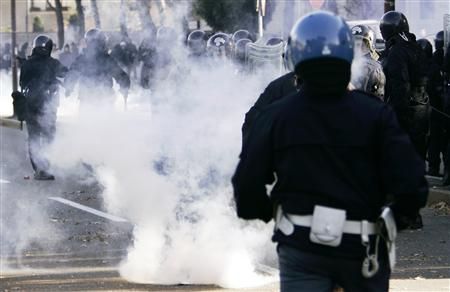 Násilí bylo v vidění také v ulicích Bergama a Milána. | Foto: Reuters