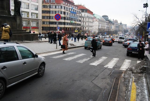 Takto vidí situaci přijíždějící řidič | Foto: Radek Pecák