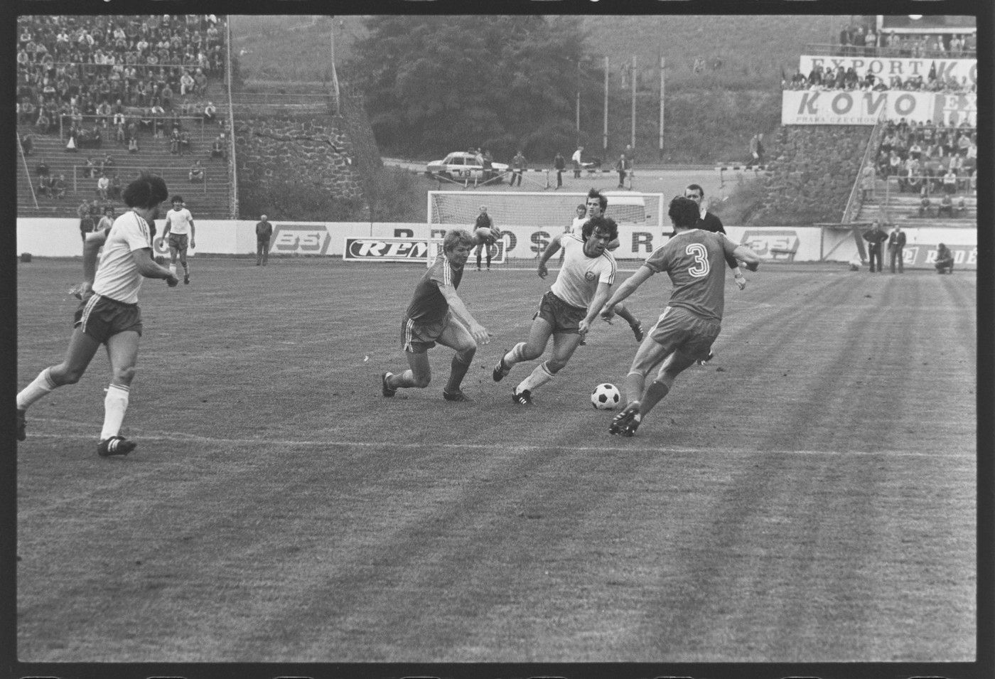 Nenápadný dříč s bombou v levačce. Tragická smrt legendy zůstává dodnes záhadou