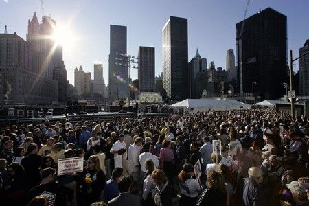 Rodiny obětí si přišly připomenout dnešní 5. výročí útoků na World Trade Center | Foto: Aktuálně.cz