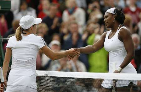 Podle některých expertů a novinářů Serena své zranění jen hrála. Podle jejích slov jí to však zabránilo v postupu | Foto: Reuters