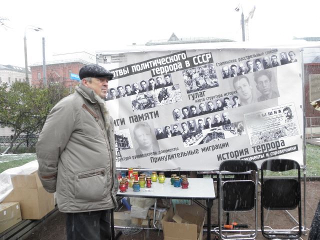 Plakát s obětmi politického teroru v SSSR. | Foto: Jiří Just