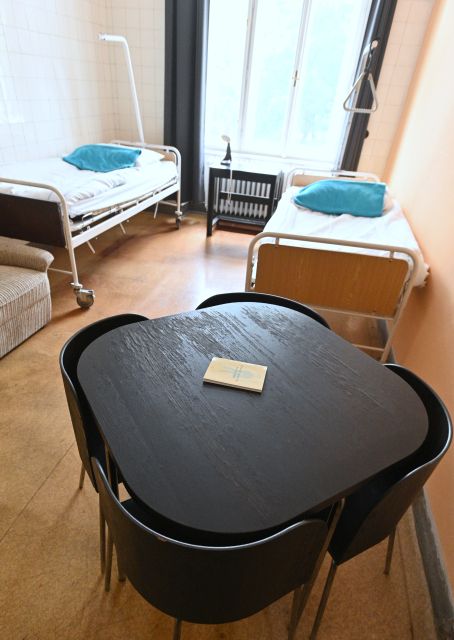 Hostel otevřel už na podzim, kvůli pandemii ale musel provoz v březnu přerušit. Hlavním smyslem dobročinného projektu je nabídnout práci lidem s fyzickým a duševním postižením. | Foto: ČTK