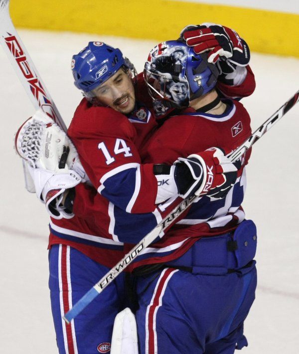 Montrealský útočník Tomáš Plekanec slaví postup s brankářem Careym Pricem. | Foto: Reuters