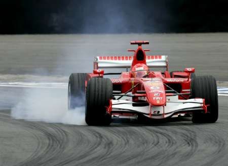 Michael Schumacher s Ferrari v tréninku na Velkou cenu Brazílie. | Foto: Reuters