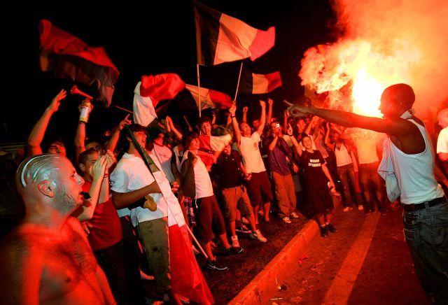 Italové slavili postup po výhře nad Ukrajinou i v ulicích Říma. | Foto: Max Rossi