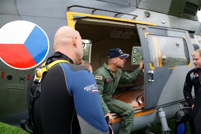 Výcvik slouží k procvičení záchrany osob, která může být využita například při povodních nebo při záchraně tonoucích osob. | Foto: HZS Plzeňského kraje