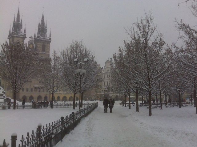 Nedělní odpoledne na Staroměstském náměstí v Praze | Foto: Simona Holecová