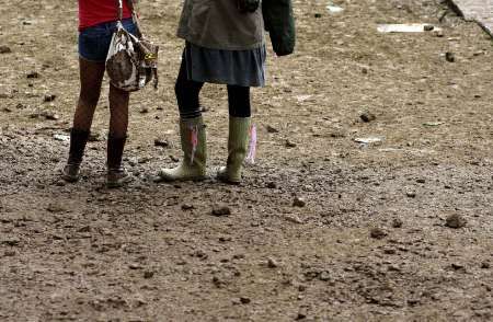 Festival v Glastonbury zaskočil déšť | Foto: Reuters