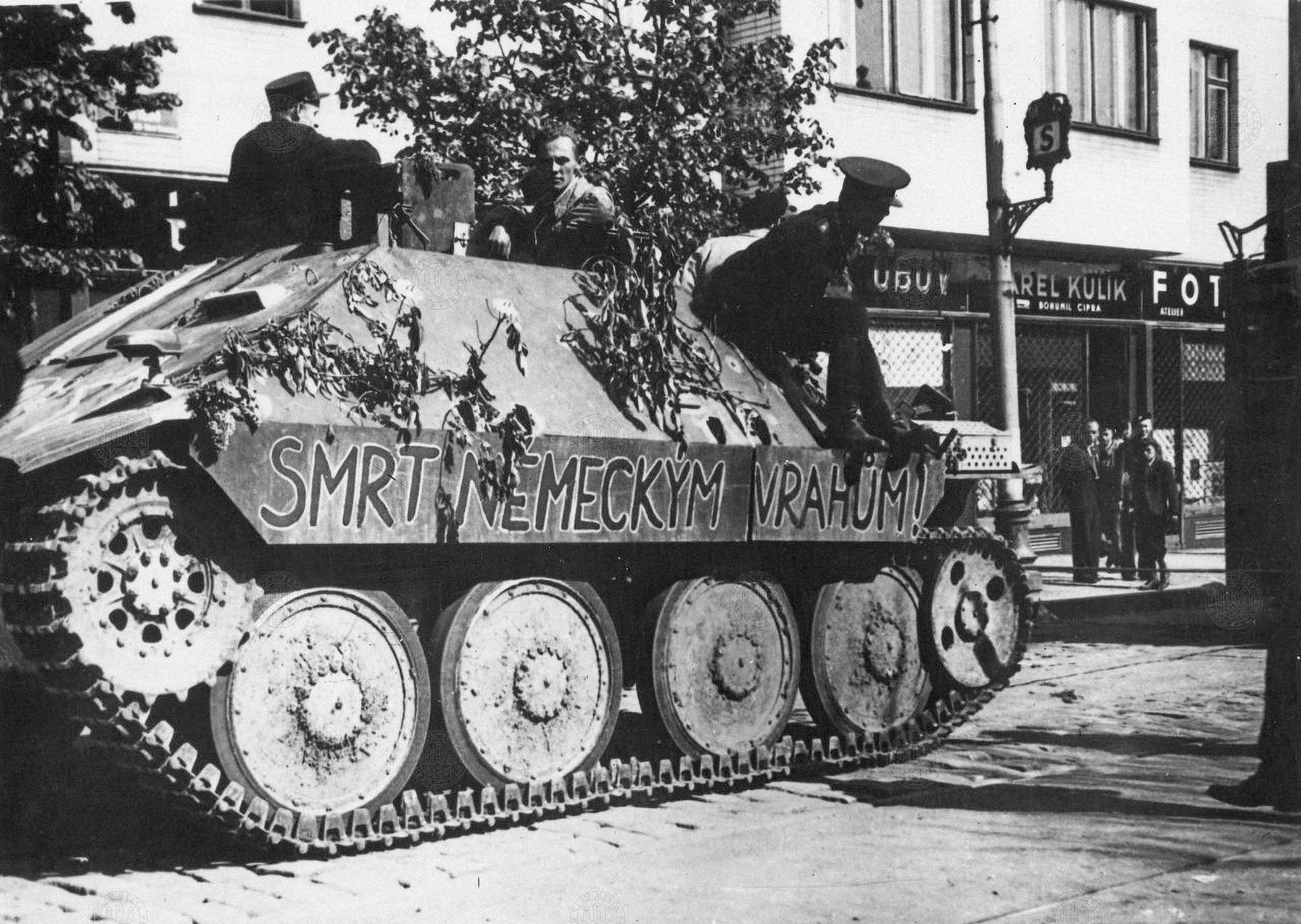 Пражское восстание 1945. Хетцер Прага 1945. Хетцер РОА. Hetzer 38 Пражское восстание. Восстание в Праге 1945.