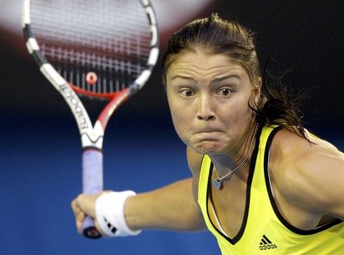 Dinara Safinová se snaží vrátit úder | Foto: Sport