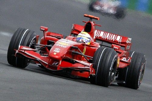 Pilot formule 1 Felipe Massa s Ferrari při kvalifikaci na Velkou cenu Francie. | Foto: Reuters