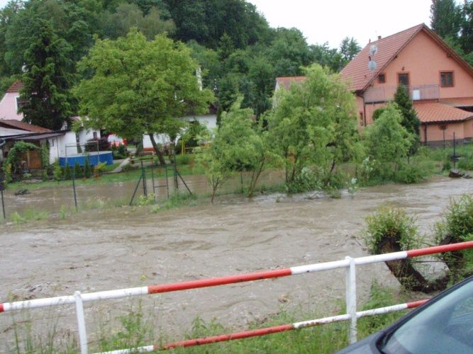 Rozvodněná řeka v Žilině. | Foto: HZS Moravskoslezského kraje