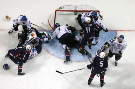 Valná hromada před brankou USA | Foto: Reuters