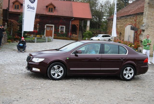 Při pohledu na velikost superbu se zdá až nelogické, že by měl být schopen jízdy za 4,4l/100 km | Foto: Radek Pecák