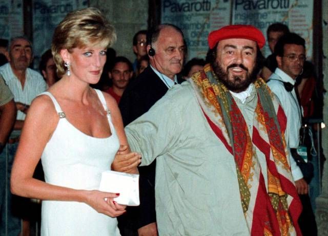 Pavarotti se přátelil s lady Dianou. Na snímku v září 1995, kdy spolu chystali akci "Pavarottti a přátelé". Výtěžek benefice měl jít ve prospěch dětí v tehdy válkou zmítané Bosně a Hercegovině. | Foto: Reuters