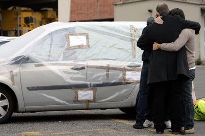 U dálnice A1 to všechno začalo. Automobil, ve kterém zemřel fanoušek Lazia. | Foto: Reuters