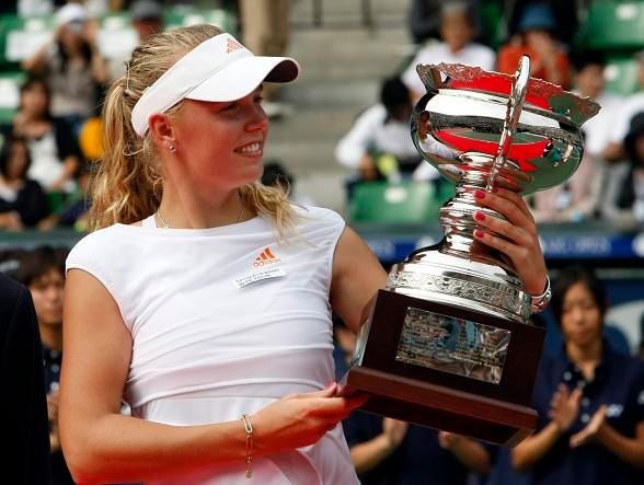 Caroline Wozniacká triumfovala v Tokiu v ženském turnaji | Foto: Reuters