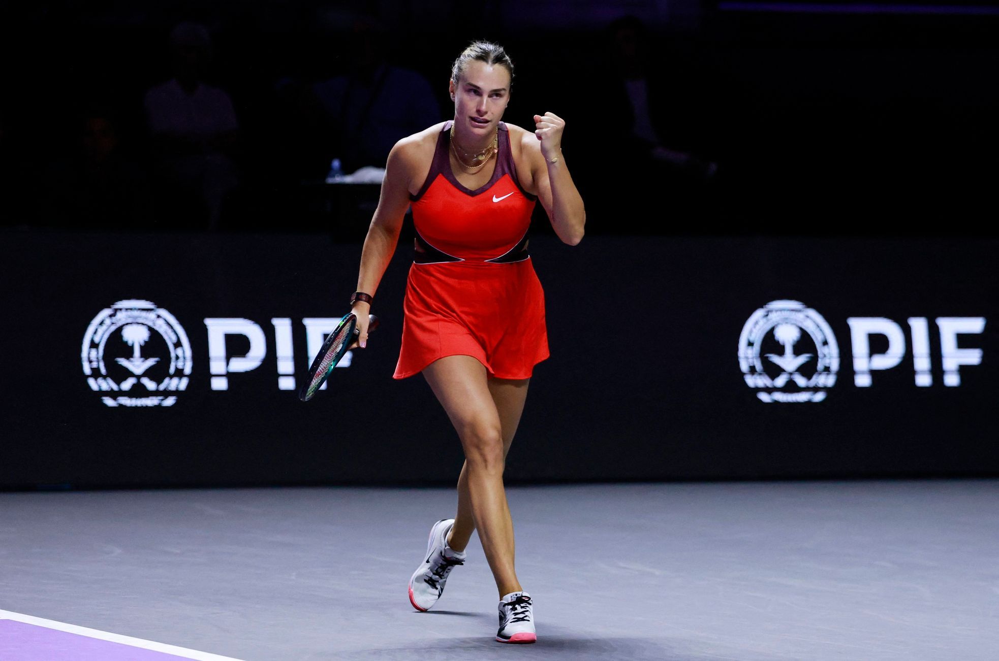 Suverénní nástup světové jedničky, Sabalenková zahájila Turnaj mistryň vítězstvím