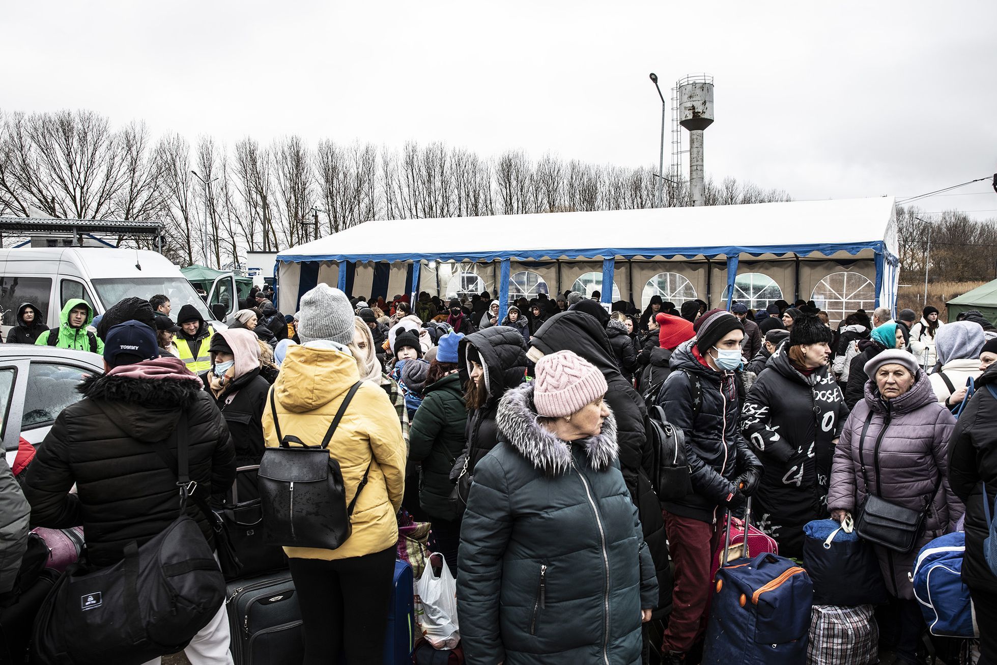 Fotoreportaż: Na granicy z Ukrainą z pomocą humanitarną, z powrotem z uchodźcami