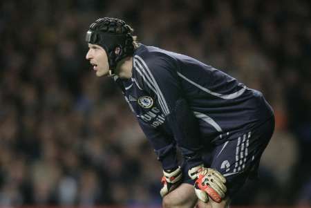 Brankář Chelsea Petr Čech v utkání Ligy mistrů proti Valencii. | Foto: Reuters