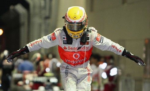 Lewis Hamilton si užívá vítězství ve VC Singapuru | Foto: Sport