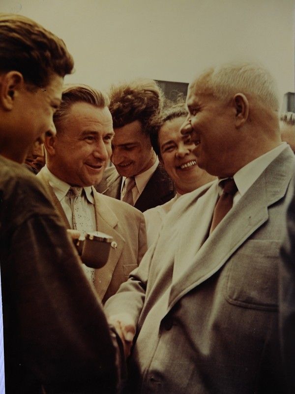 Nikita Chruščov, první tajemník Ústředního výboru Komunistické strany Sovětského svazu, při návštěvě hutí v roce 1957. | Foto: Akreditovaný archiv ArcelorMittal Ostrava a.s.