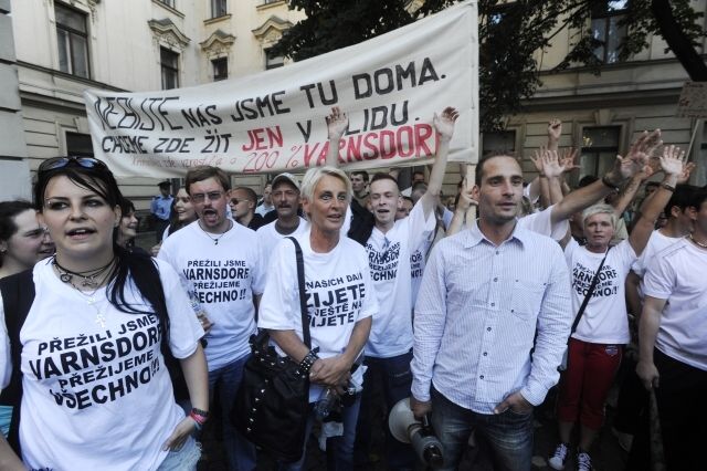 Protiromští demonstranti: Přežili jsme Varnsdorf, přežijeme všechno | Foto: ČTK