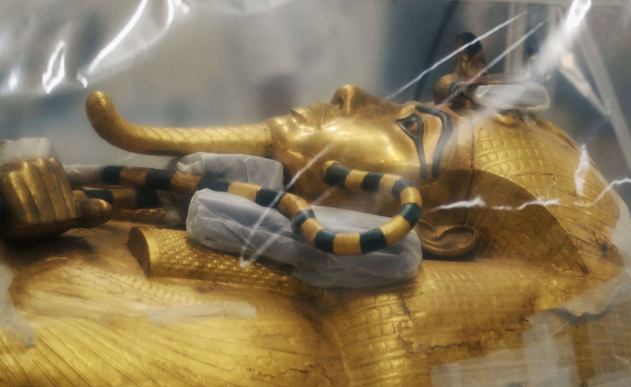 Imię Egipskiego Władcy Którego Grobowiec Został Odkryty W 1922 Roku Egypt poprvé od roku 1922 opravuje Tutanchamonovu rakev - Aktuálně.cz