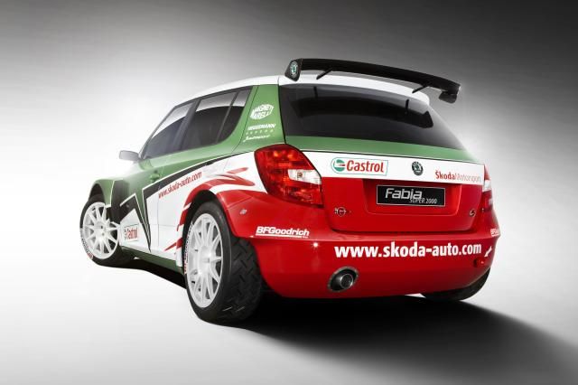 I Fabia S 2000 podstoupila facelift. Takto vypadá zezadu | Foto: Škoda auto