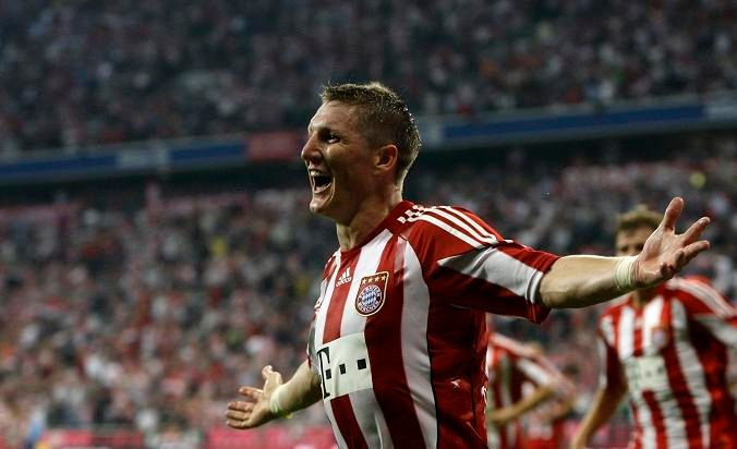 Bastian Schweinsteiger slaví vítězný gól do sítě Wolfsburgu | Foto: Reuters