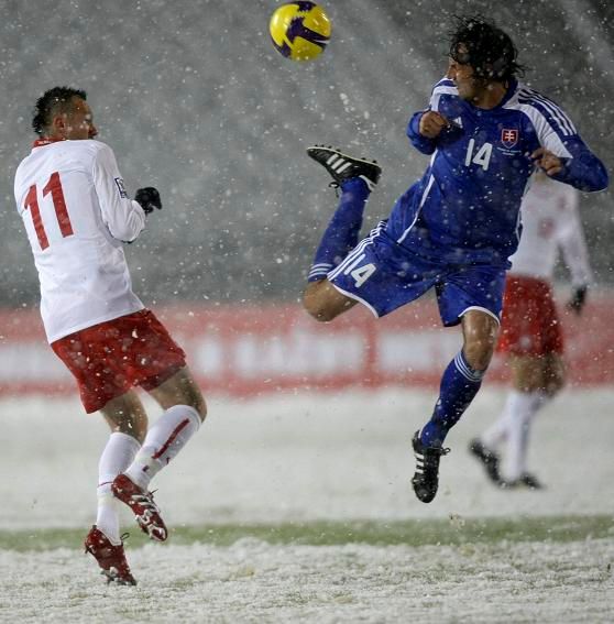 Moc fanoušků do Chorzowa nepřišlo | Foto: Reuters