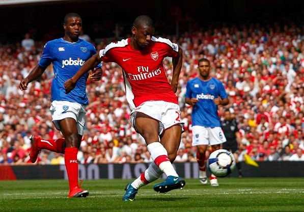 Abou Diaby skóruje do sítě Portsmouthu | Foto: Reuters