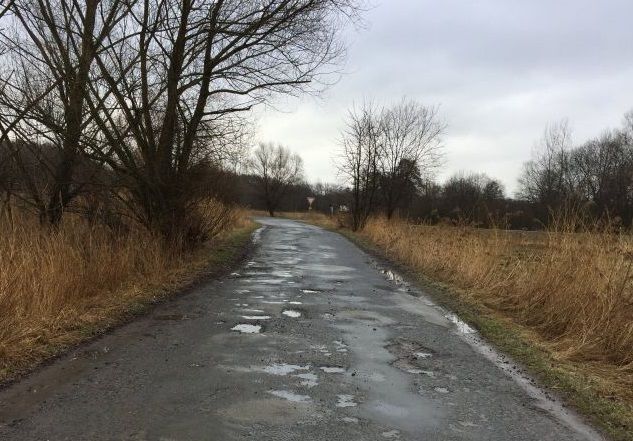 ...a silnice u Holan jakbysmet. | Foto: Výmoly.cz