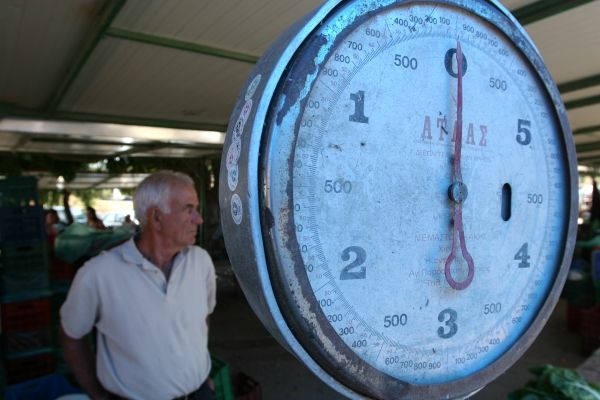 ,,OK. Povím ti příběh," zpozorní snědý taxikář, když se dozví, že jeho pasažér je novinář a jede se podívat na vyhlášený velký sobotní trh v Rhodosou. | Foto: Karel Toman