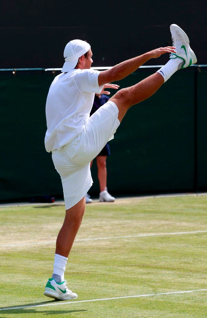 Z překvapivé výhry se takhle radoval Polák Kubot, jenž vyřadil Gaëla Monfilse. | Foto: Reuters