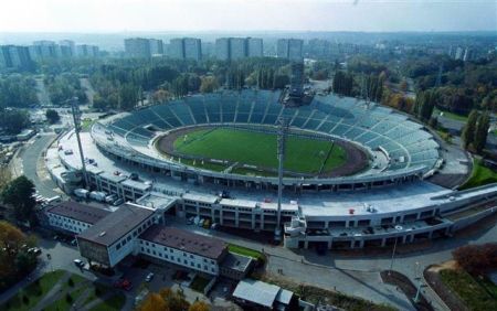 Slezský stadion Chorzow míval kapacitu pro sto tisíc fanoušků. Dnes pojme necelou polovinu. | Foto: Václav Rojík, skyscrapercity