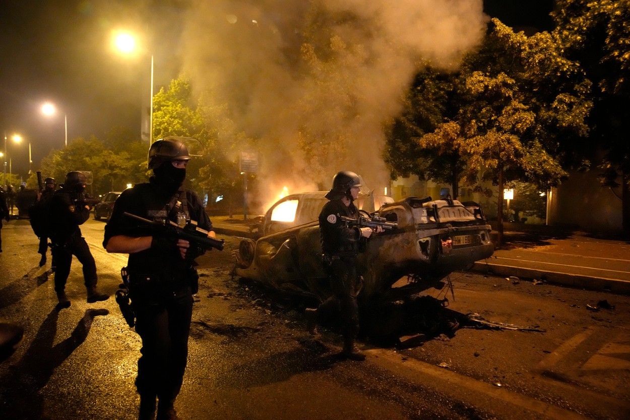 La France s’attend à des manifestations massives après la fusillade d’un jeune homme.  40 000 policiers sont descendus dans la rue