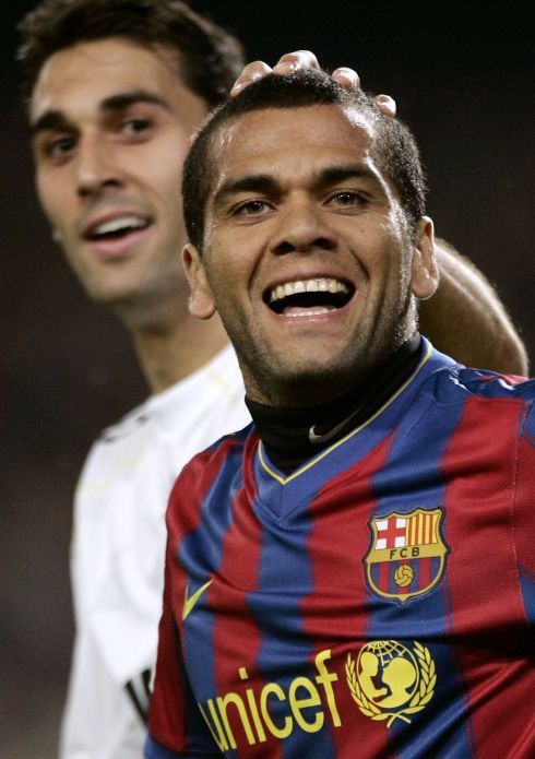 Dani Alves a Alvaro Arbeloa | Foto: Sport