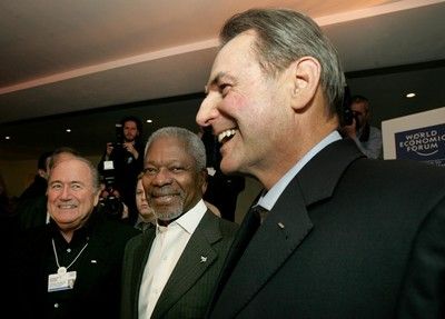 Prezident FIFA Joseph Blatter, generální tajemník OSN Kofi Annan a Jacques Rogge | Foto: Reuters