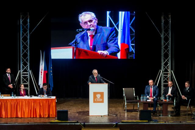 Miloš Zeman na sjezdu ČSSD. | Foto: ČTK